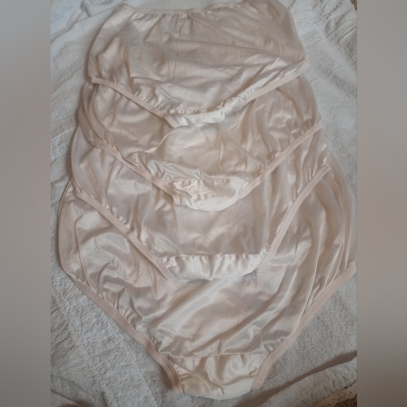 NWOT 4 Vanity Fair Underwear Panties - Picture 2 of 6